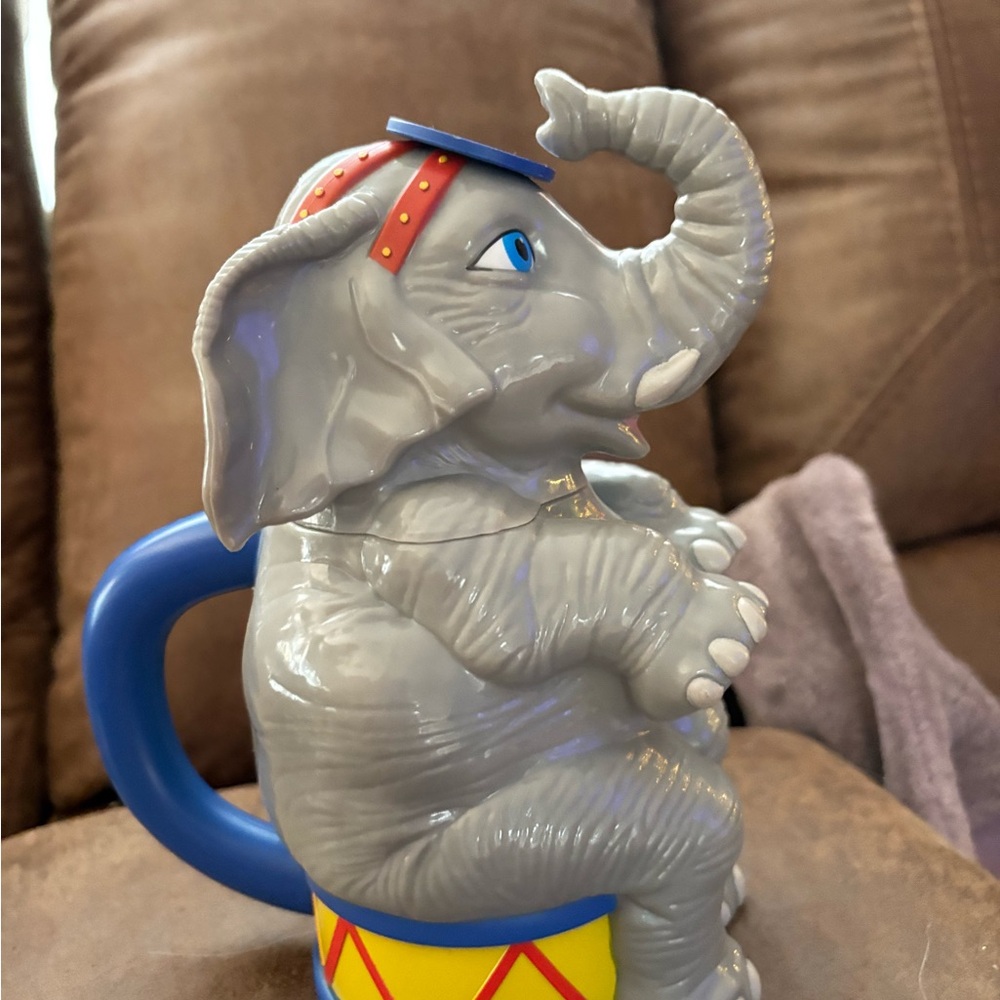 CIRCUS Ringling Brothers Barnum & Bailey Vintage elephant souvenir plastic cup